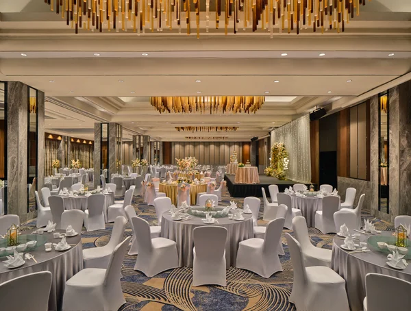 Hotel virtual tour of grand ballroom at voco Singapore Orchard set for wedding banquet with gold chandeliers